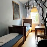 Homeplanet אכסניה