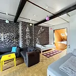 אכסניה Homeplanet