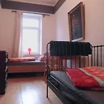 אכסניה Homeplanet *