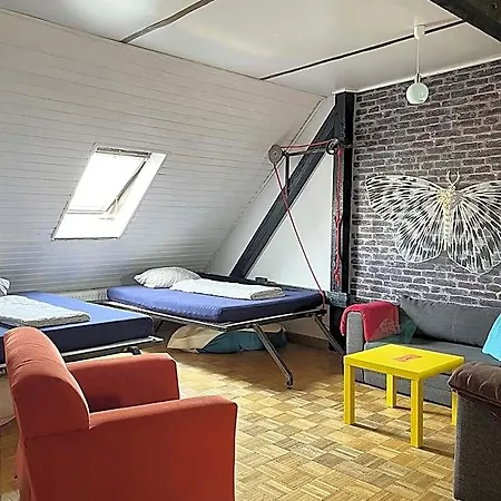 Homeplanet Hostel *