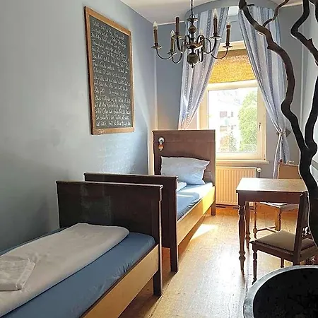 Homeplanet Hostel *