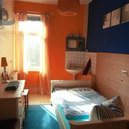 Homeplanet Hostel *